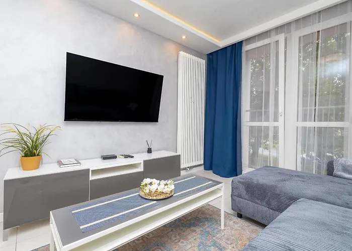 Alabas - Stylish Check In 24h - Steps From Market Square & River شقة